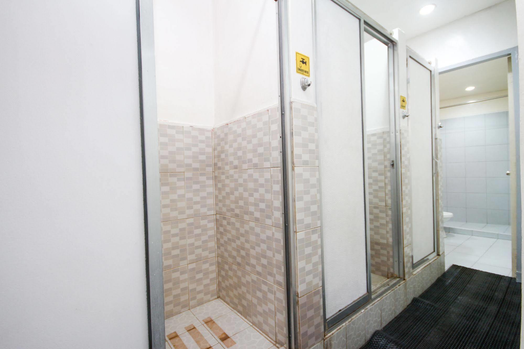 Lokal Hostel Μακάτι Εξωτερικό φωτογραφία